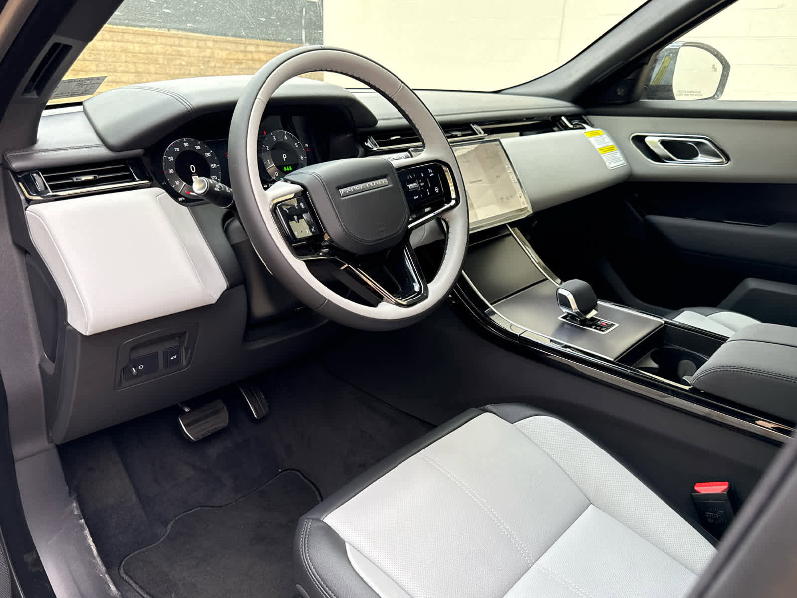 New 2026 Land Rover Range Rover Velar Dynamic SE image 12