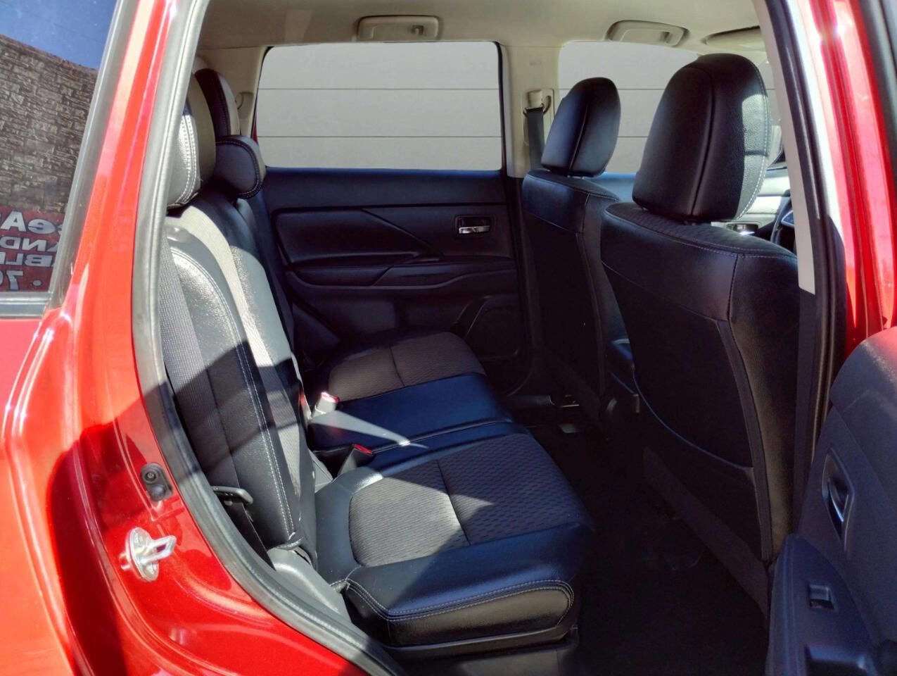 Used 2015 Mitsubishi Outlander SE image 20