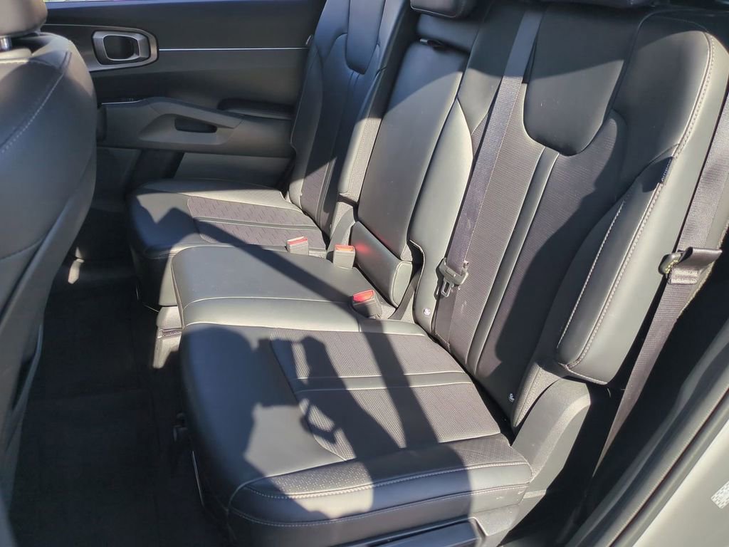 Certified 2025 Kia Sorento S image 24