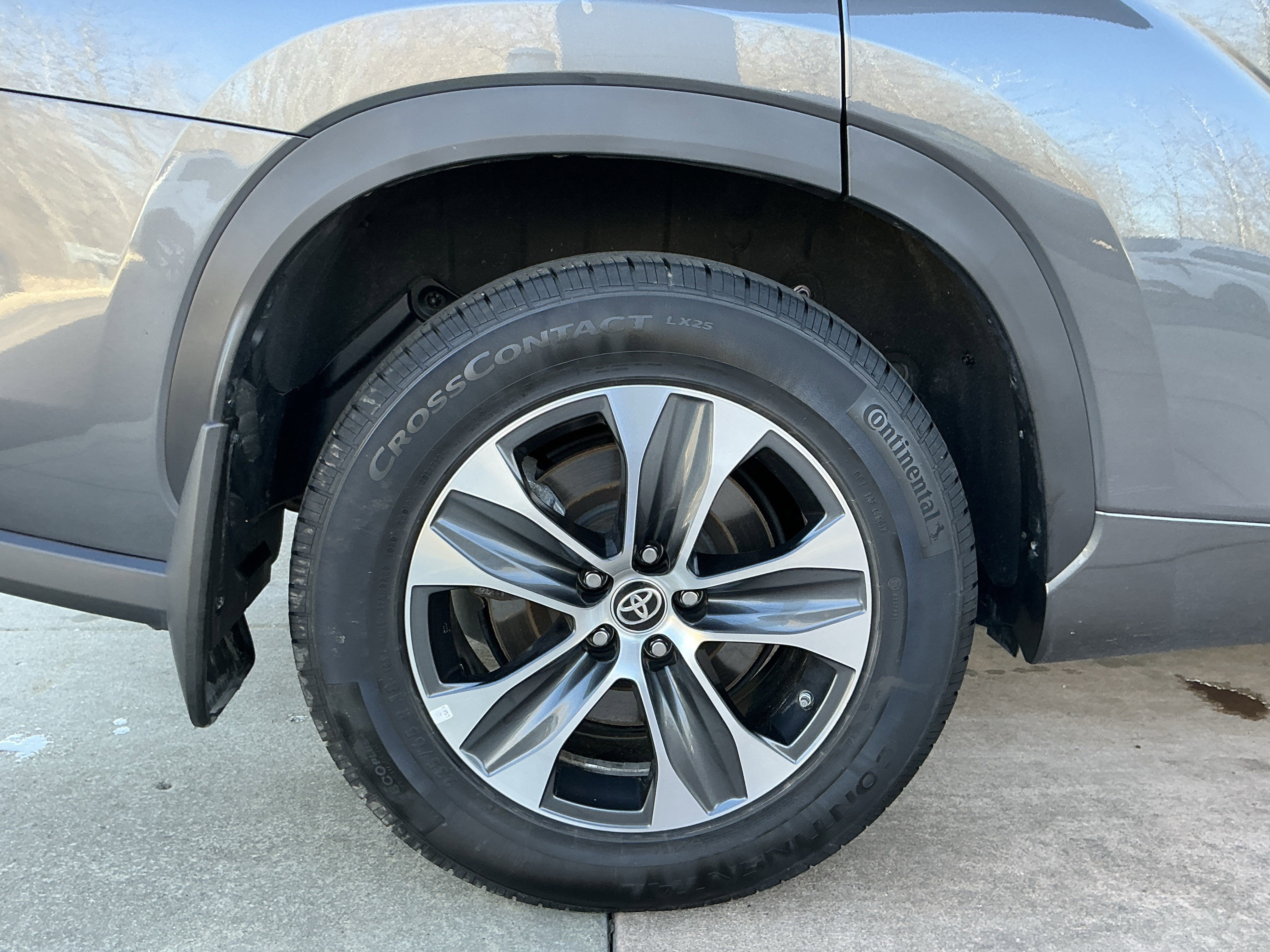 Used 2023 Toyota Highlander XLE image 29