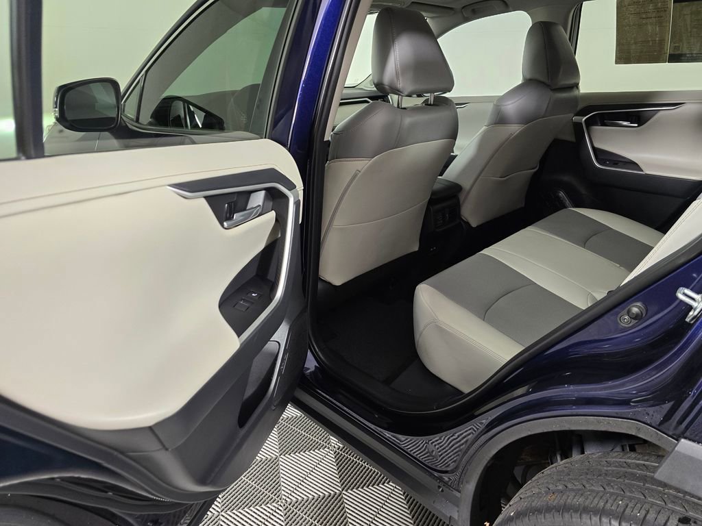 Used 2021 Toyota RAV4 Limited FWD image 17