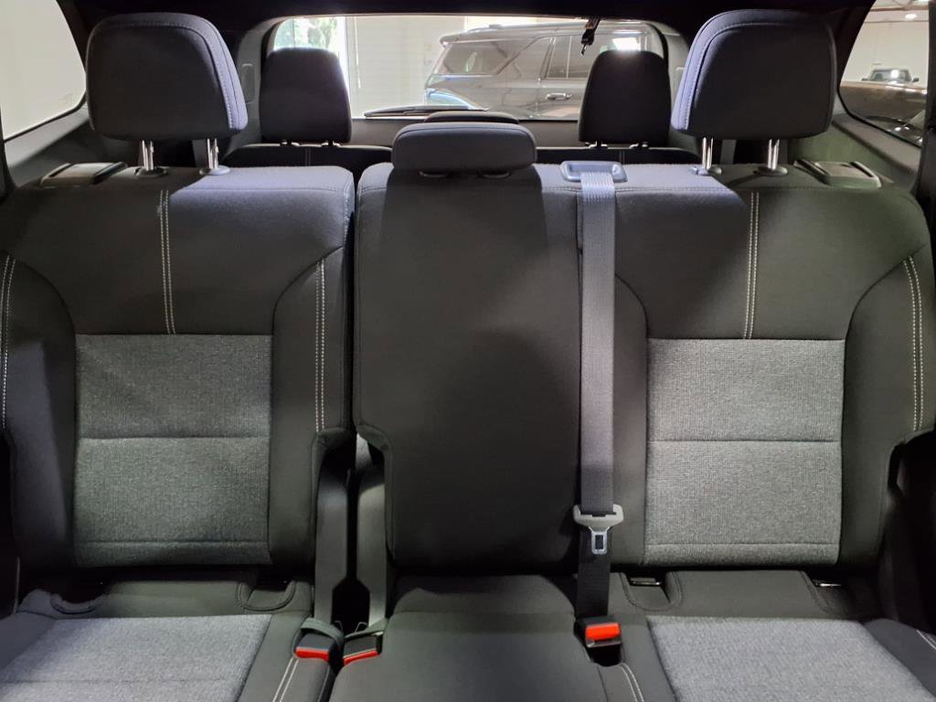 Used 2025 GMC Acadia Elevation image 24