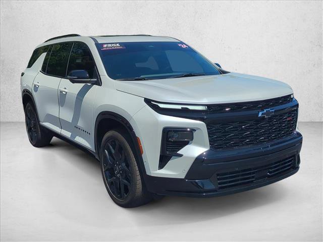 Used 2024 Chevrolet Traverse RS FWD image 3