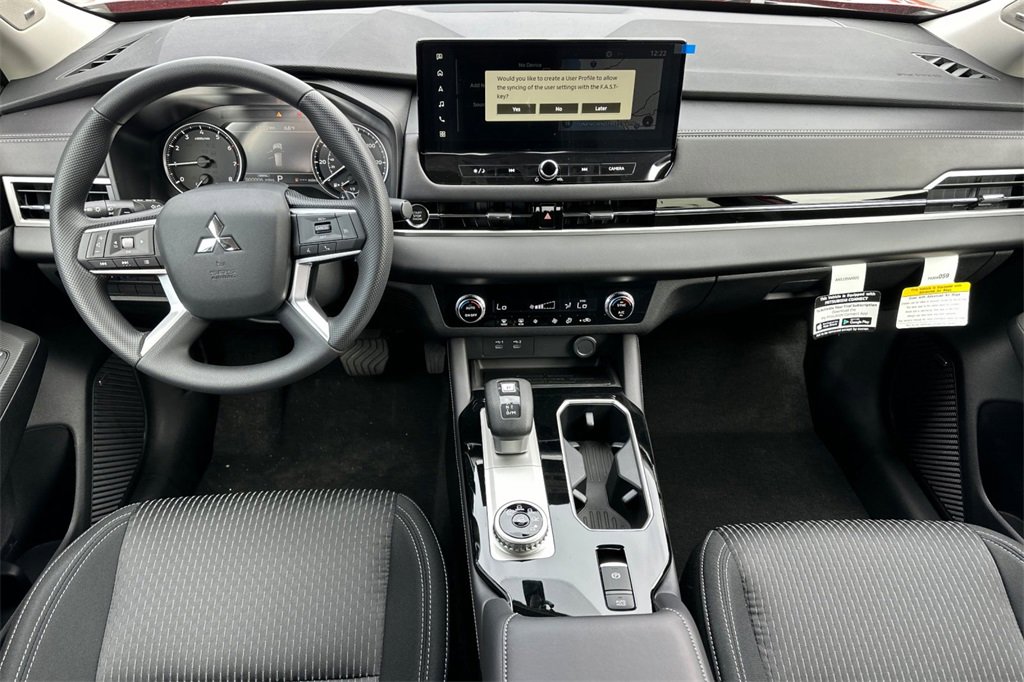 New 2025 Mitsubishi Outlander ES image 14