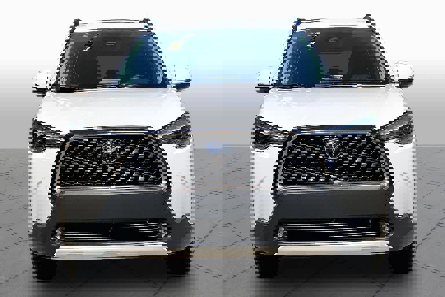 Used 2023 Toyota Corolla Cross XLE w/ Convenience Package image 4