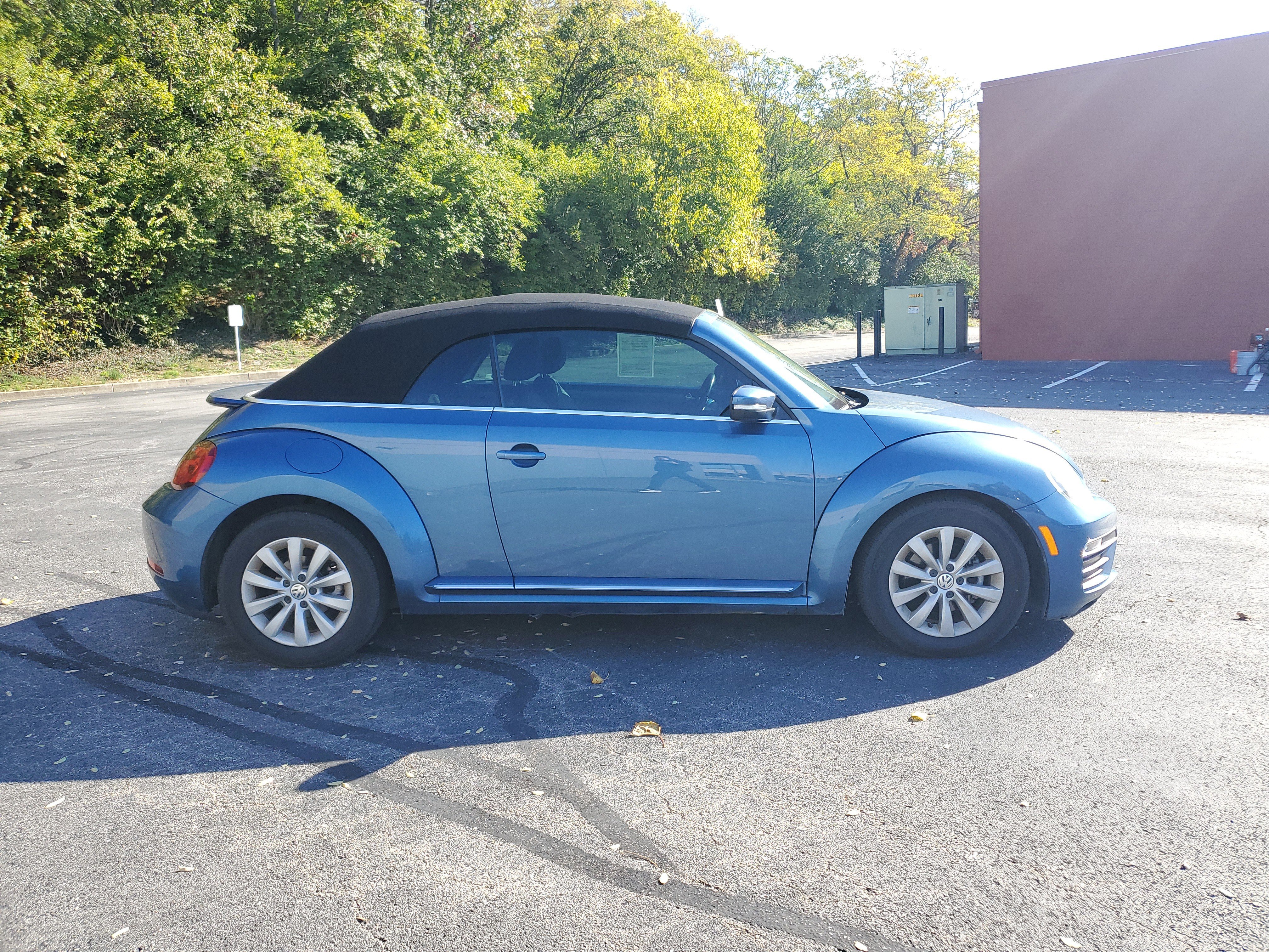 Used 2019 Volkswagen Beetle 2.0T S image 3