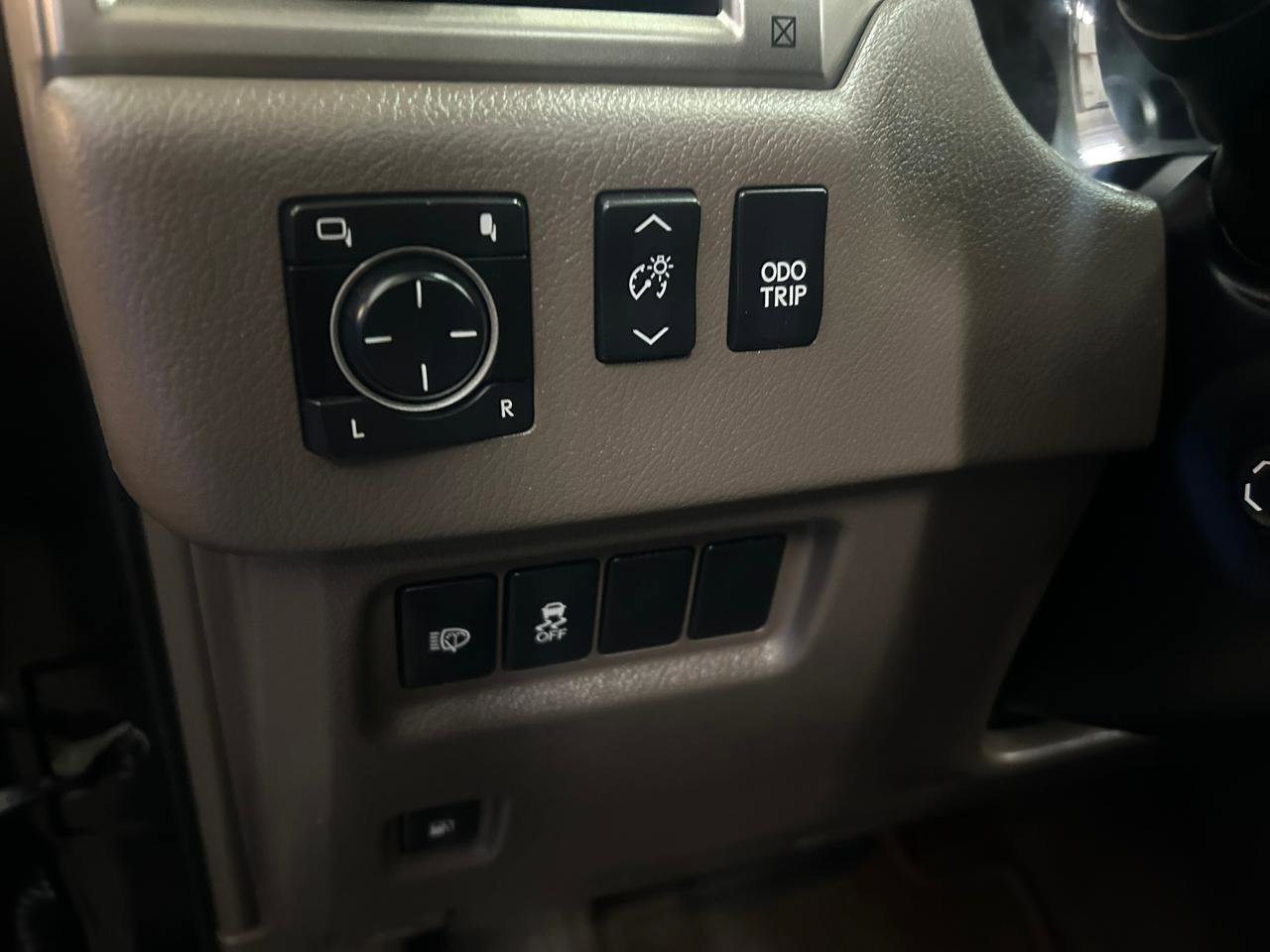 Used 2017 Lexus GX 460 Premium w/ Premium Package AWD/4WD image 22