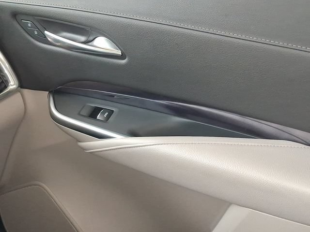 Used 2023 Cadillac XT4 Luxury w/ Cold Weather Package FWD image 31