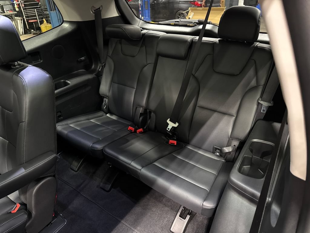 Used 2025 Kia Telluride SX w/ SX Captain's Chair Package AWD/4WD image 14