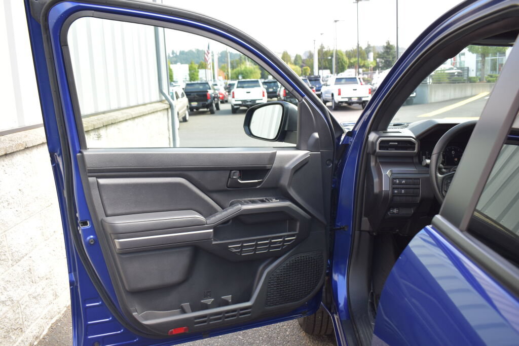 Certified 2025 Toyota Tacoma SR5 AWD/4WD image 17