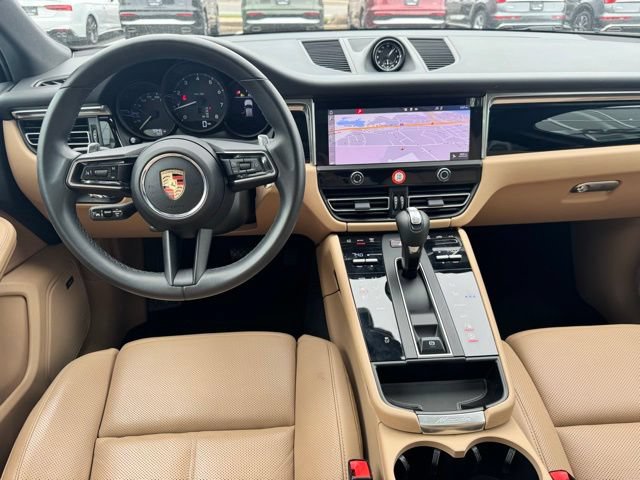 Used 2025 Porsche Macan AWD/4WD image 18