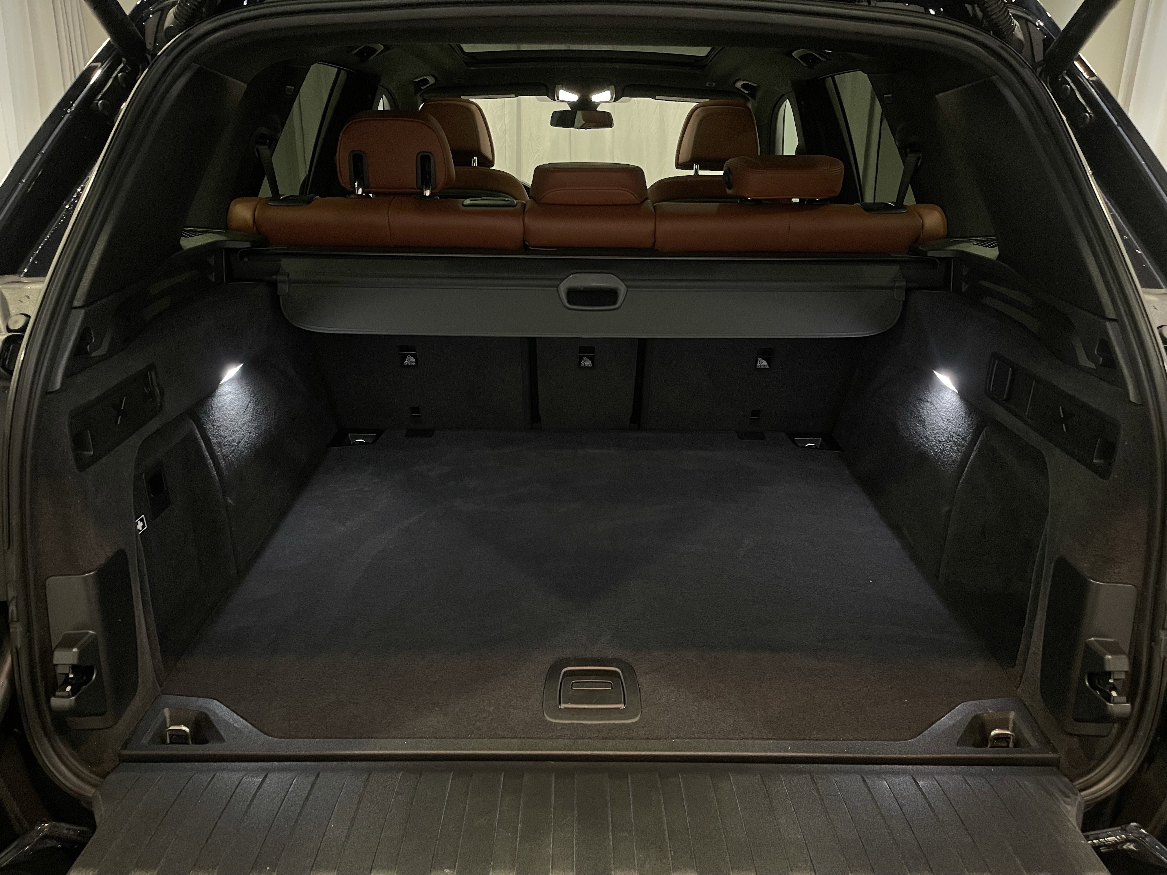 Used 2022 BMW X5 M50i w/ Premium Package image 28