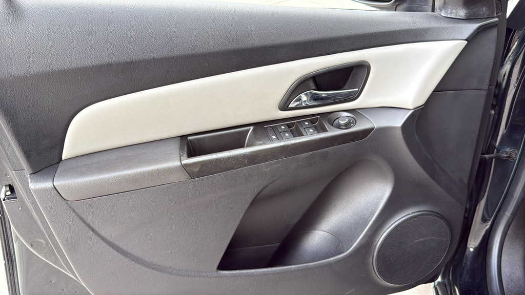 Used 2014 Chevrolet Cruze LS FWD image 18