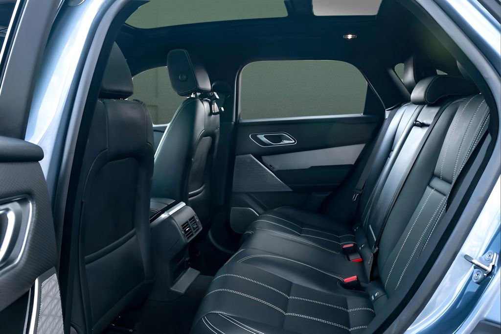 Used 2022 Land Rover Range Rover Velar R-Dynamic S image 17