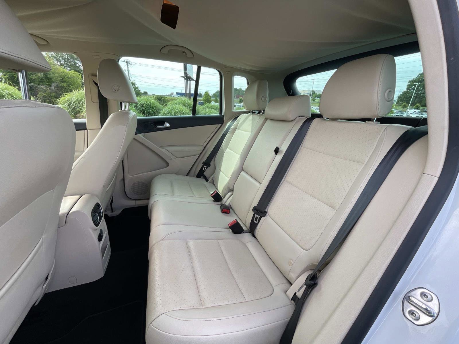 Used 2013 Volkswagen Tiguan SE FWD image 11