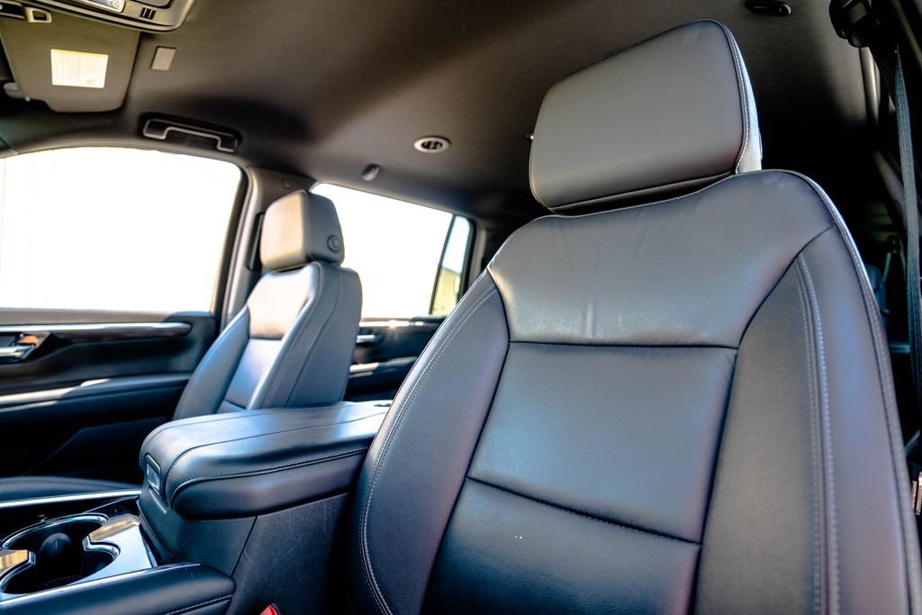 Certified 2025 Chevrolet Suburban LT AWD/4WD image 5