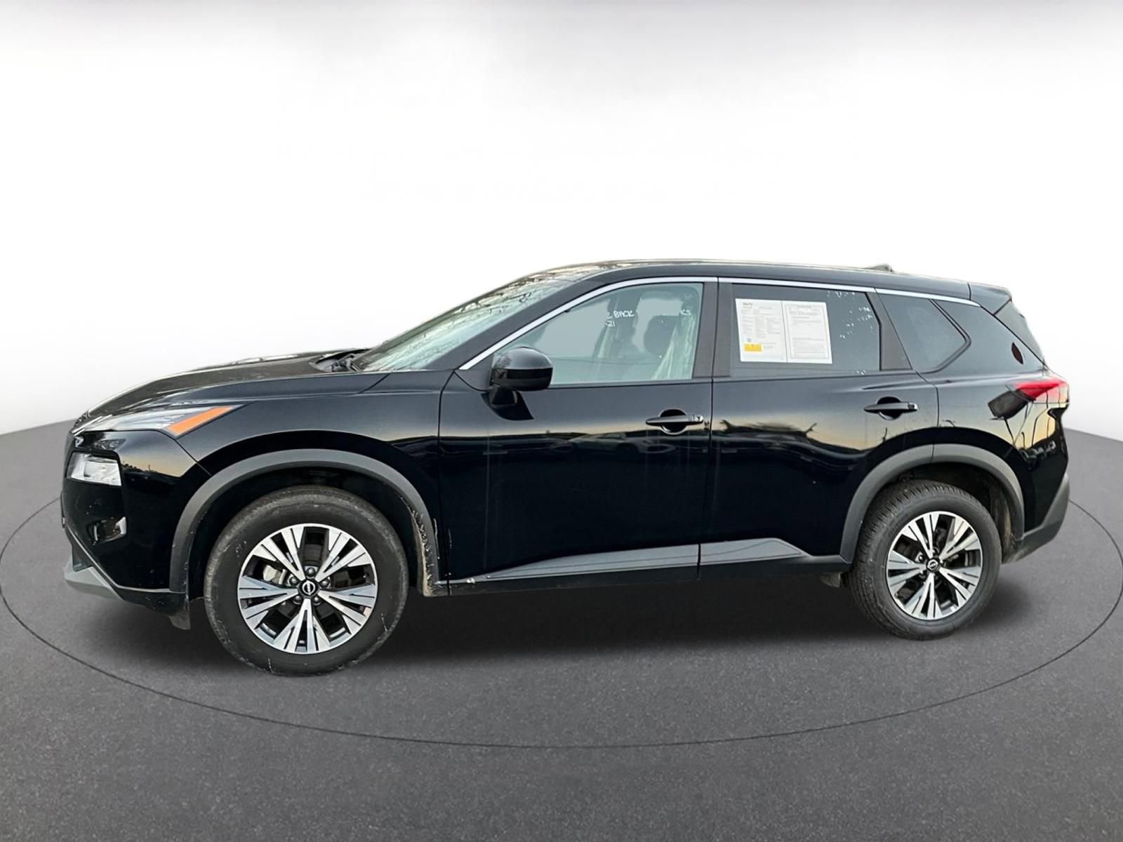 Used 2023 Nissan Rogue SV image 9
