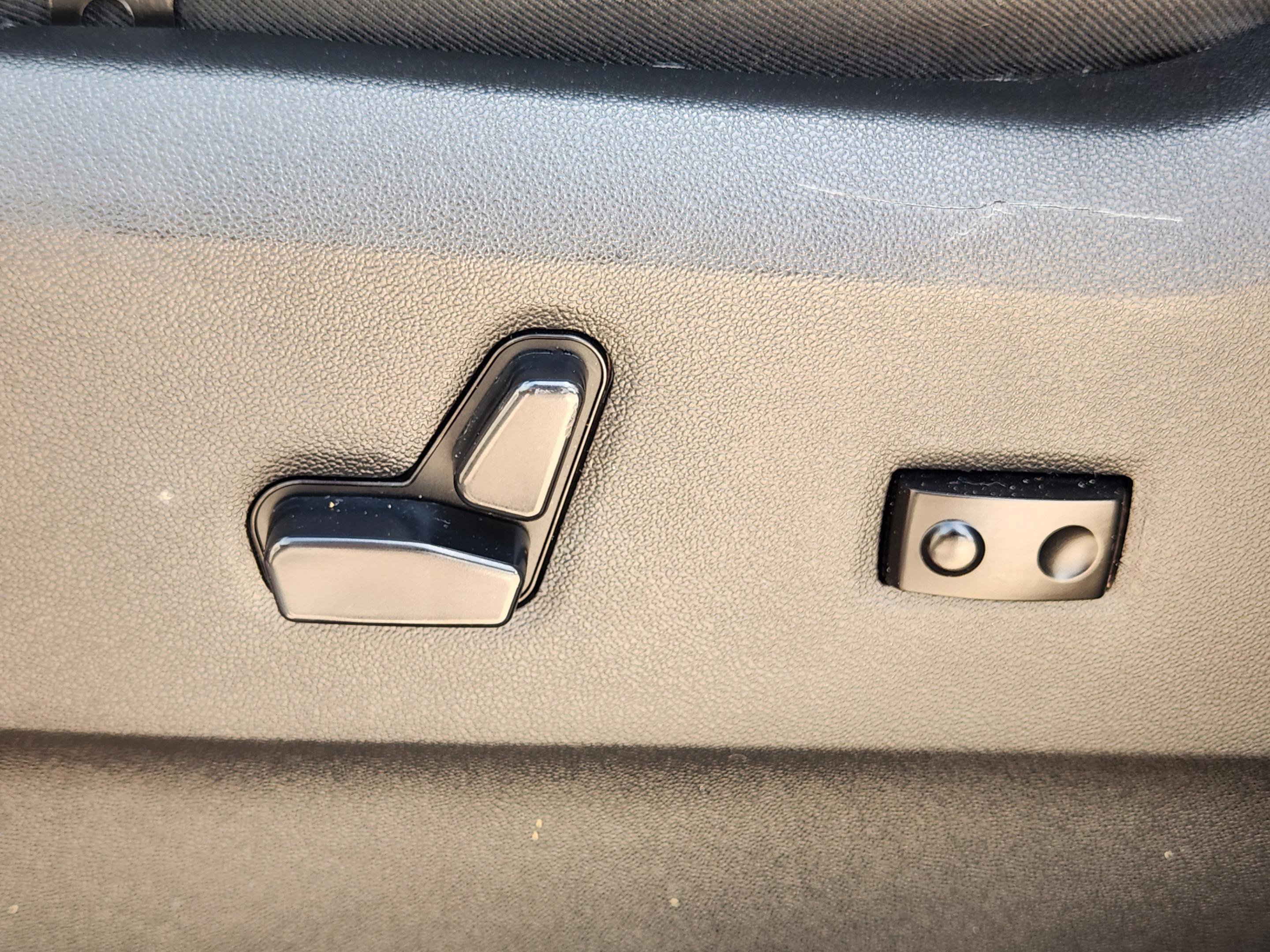 Used 2017 Dodge Grand Caravan SXT image 29