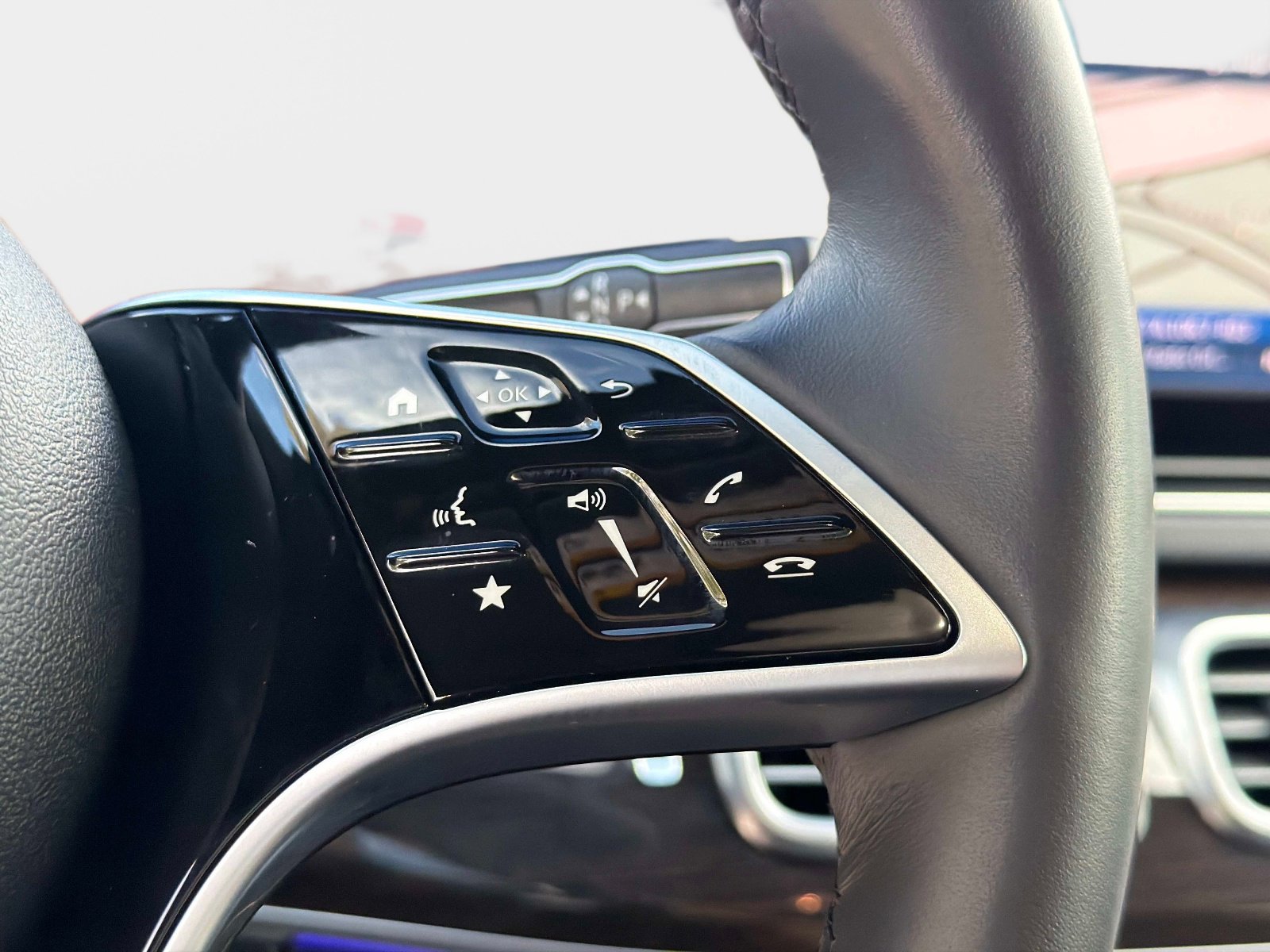 Used 2025 Mercedes-Benz GLE 450e 4MATIC image 52