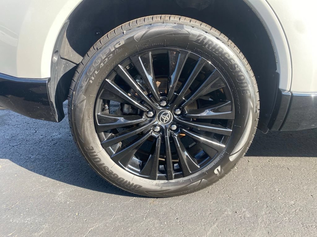 Used 2024 Toyota Venza Nightshade AWD/4WD image 15