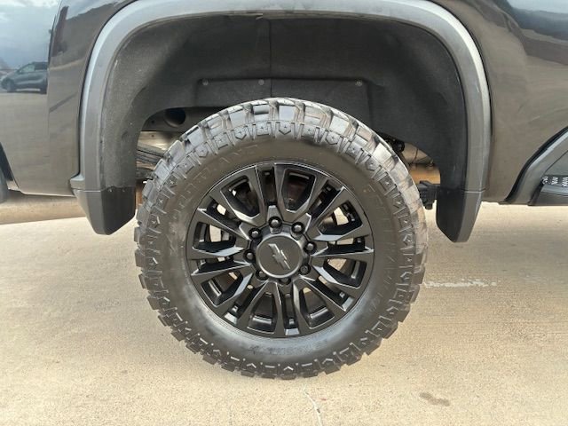 Used 2023 Chevrolet Silverado 2500 High Country w/ Z71 Off-Road Package image 9