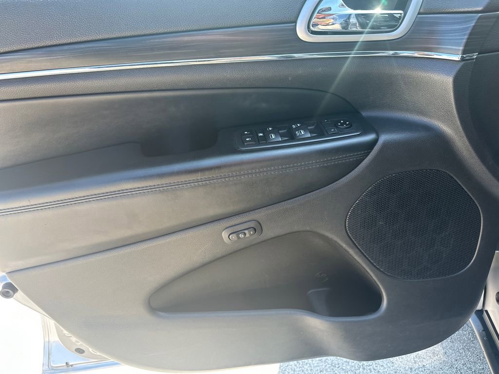 Used 2019 Jeep Grand Cherokee Limited image 26