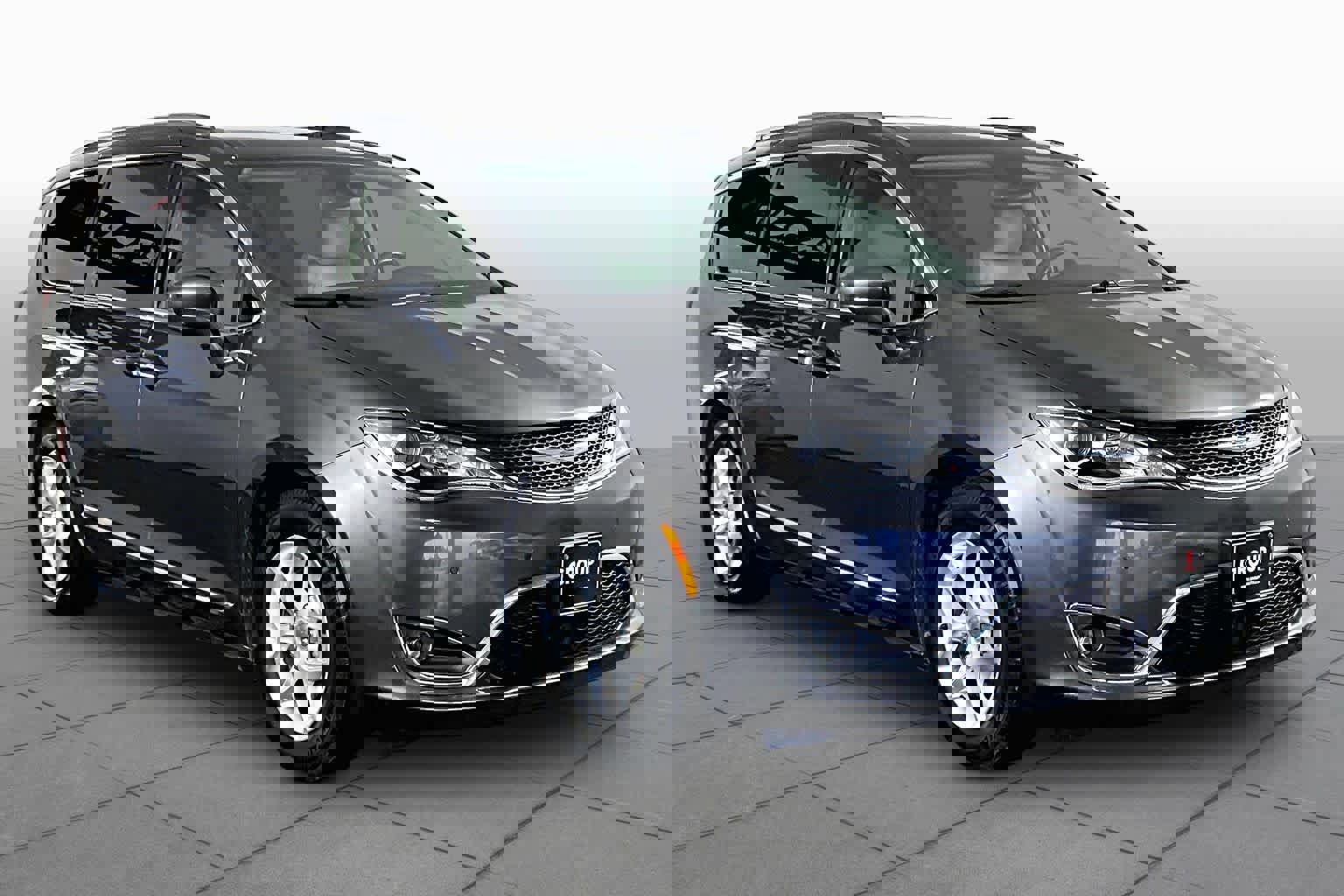 Used 2020 Chrysler Pacifica Touring-L Plus w/ Tire & Wheel Group FWD image 3