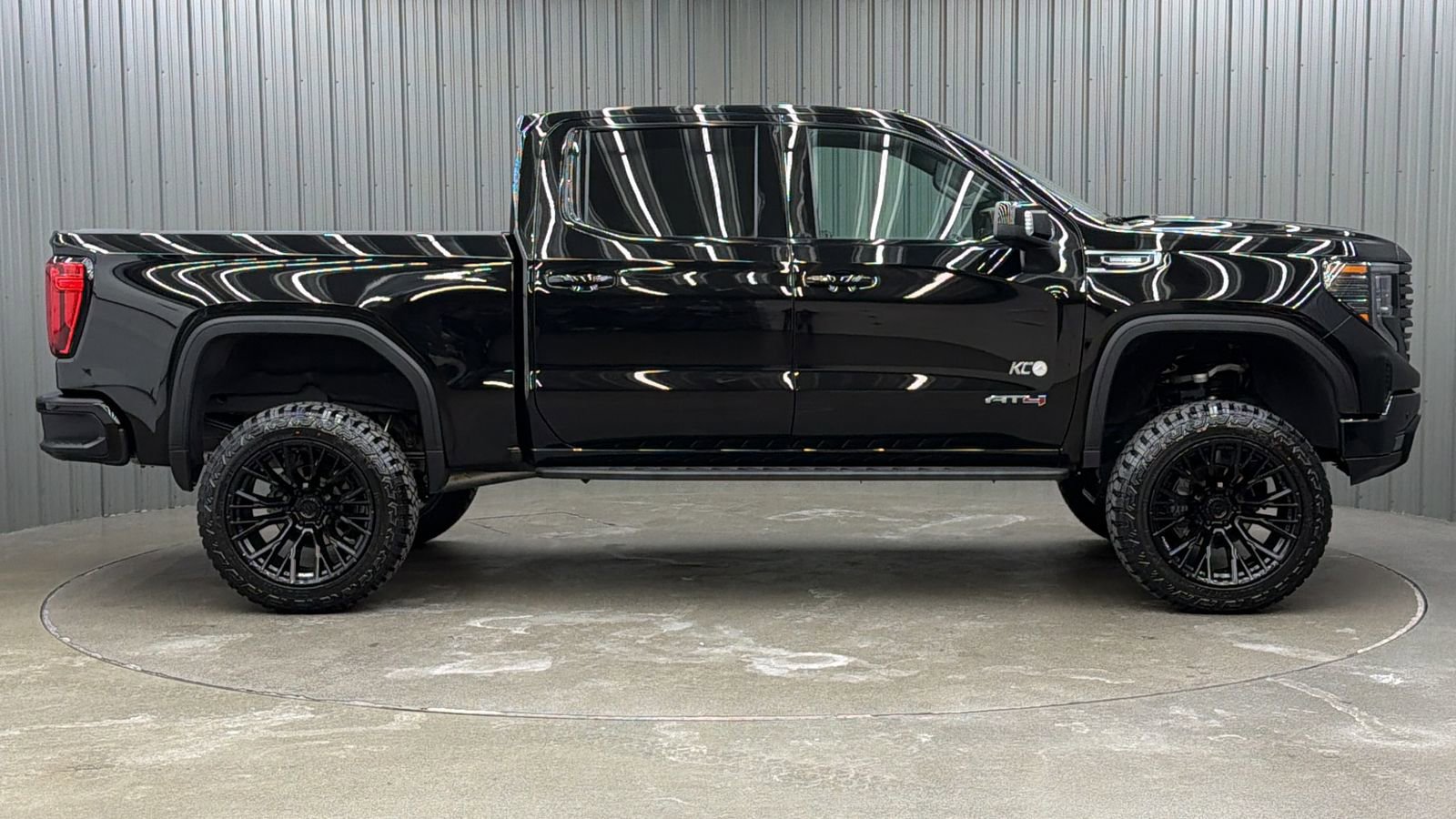 Used 2025 GMC Sierra 1500 AT4 w/ Technology Package image 6