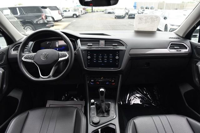 Certified 2023 Volkswagen Tiguan SE w/ Panoramic Sunroof Package image 7