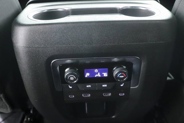 Used 2025 Chevrolet Suburban High Country image 33