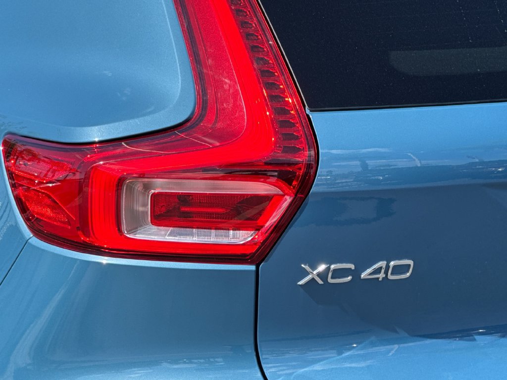 Certified 2023 Volvo XC40 Recharge Core w/ Protection Package Premier AWD/4WD image 25