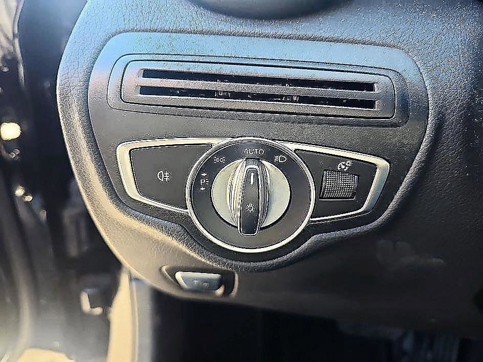 Used 2022 Mercedes-Benz GLC 300 image 11