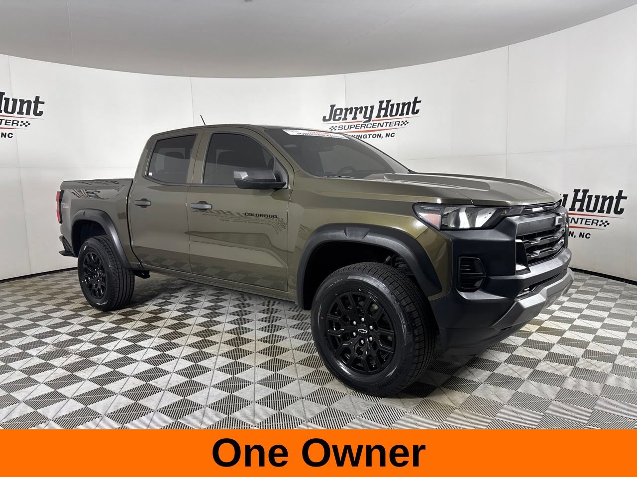 Used 2023 Chevrolet Colorado Trail Boss w/ Advanced Trailering Package AWD/4WD image 4
