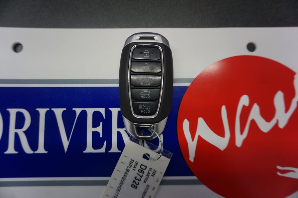 Used 2022 Hyundai Elantra SEL FWD image 16