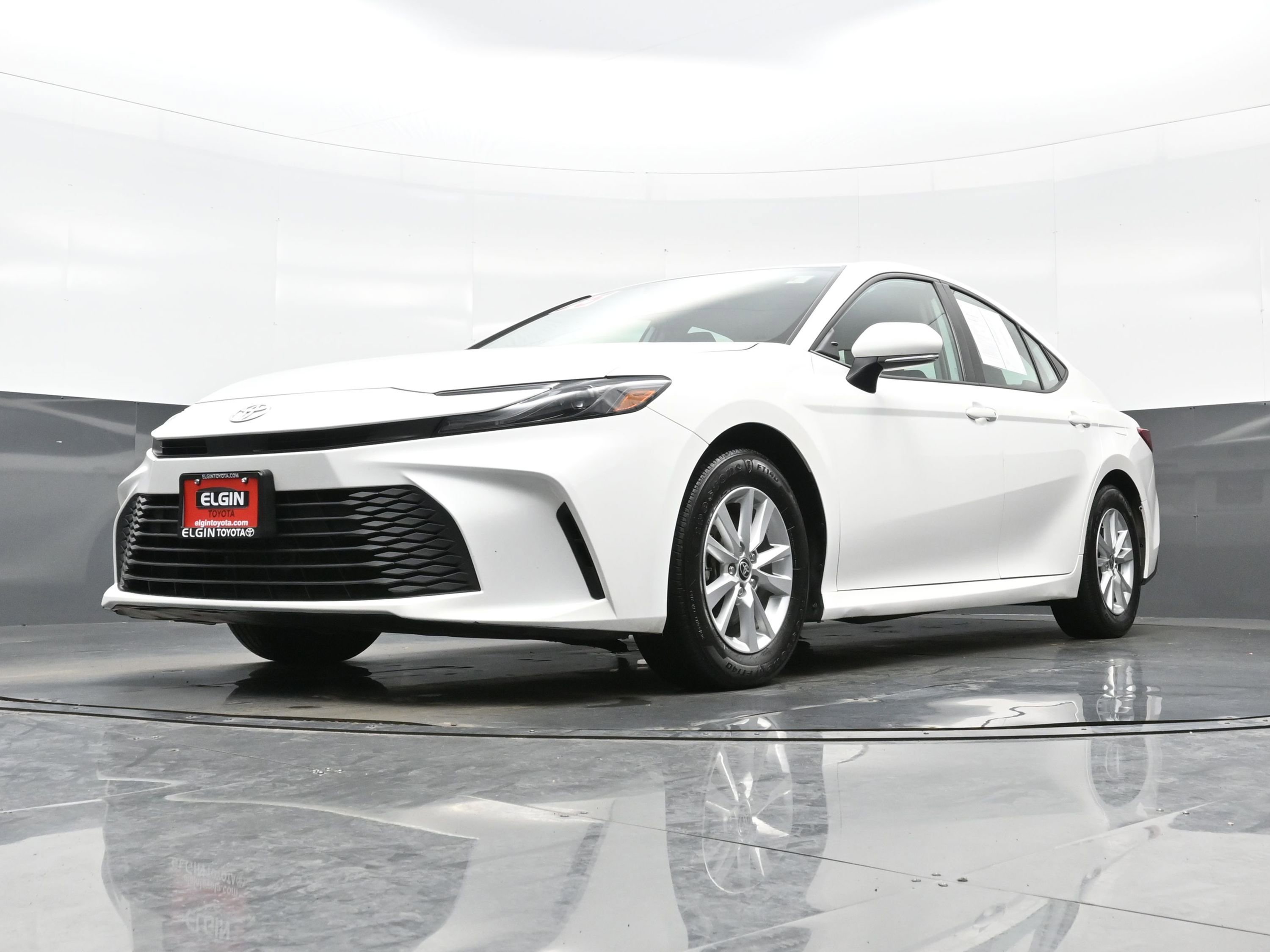 Used 2025 Toyota Camry LE image 27