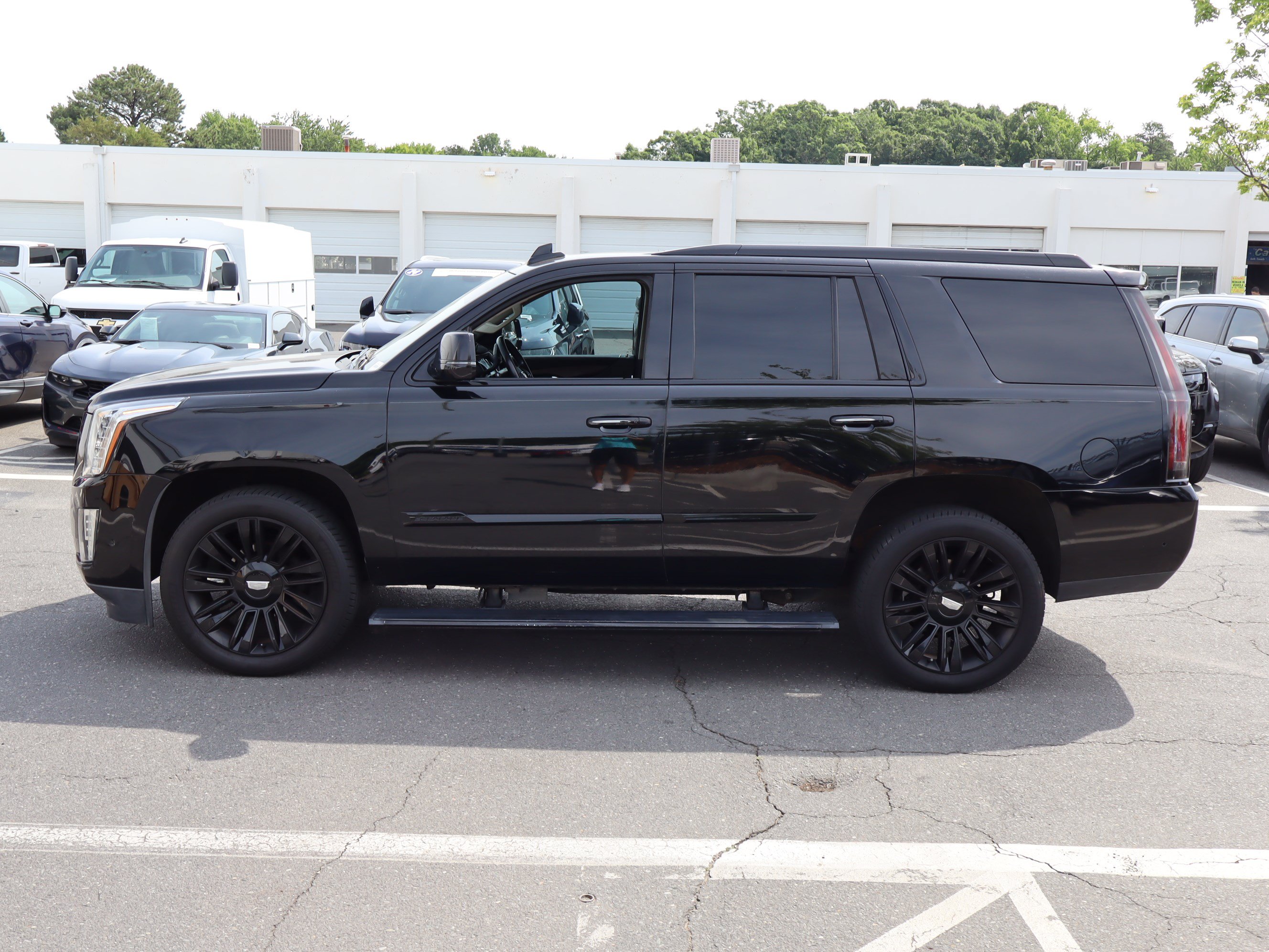 Used 2017 Cadillac Escalade Premium Luxury RWD image 18