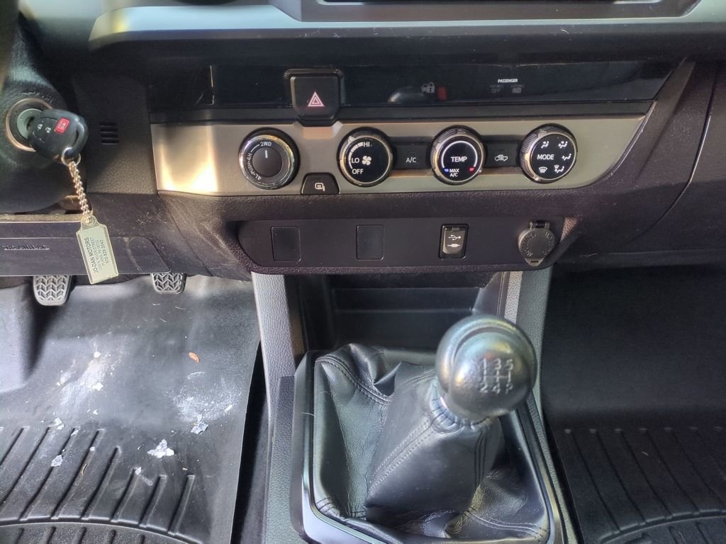 Used 2016 Toyota Tacoma SR w/ SR Convenience Package image 14