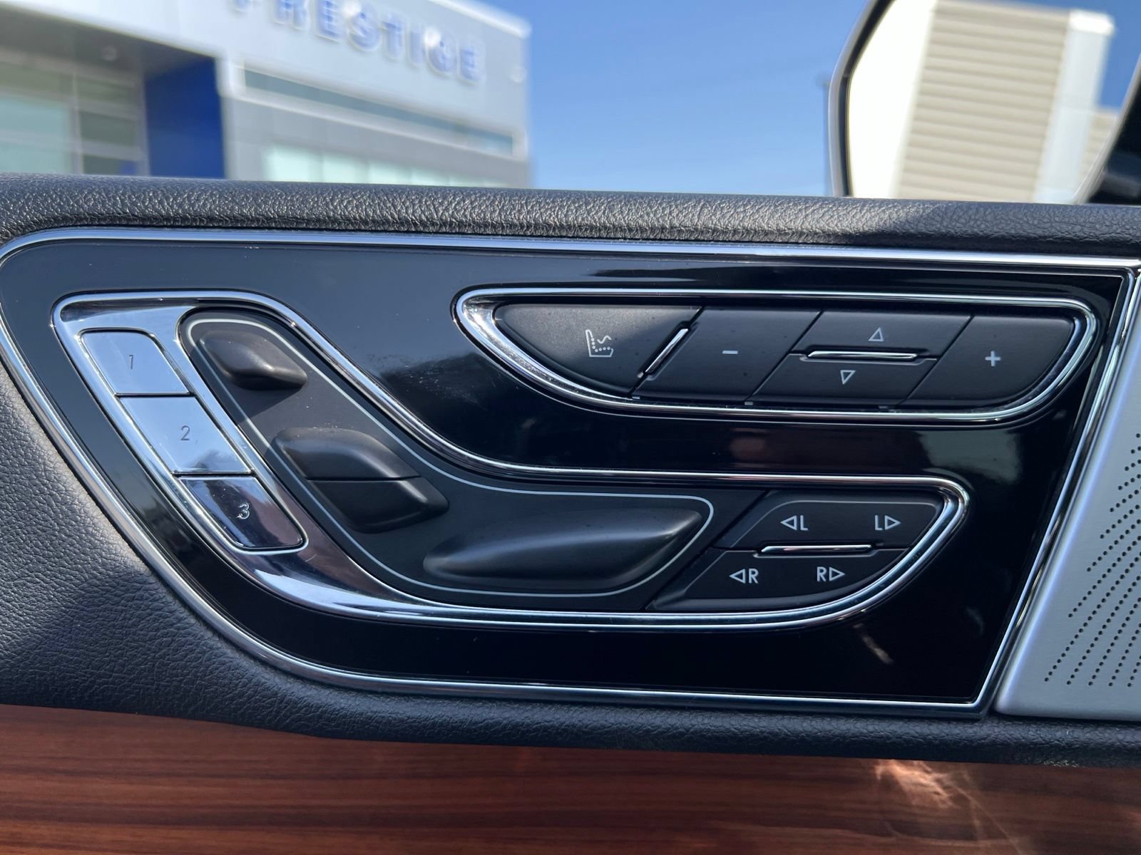 Used 2019 Lincoln Navigator L Reserve AWD/4WD image 14