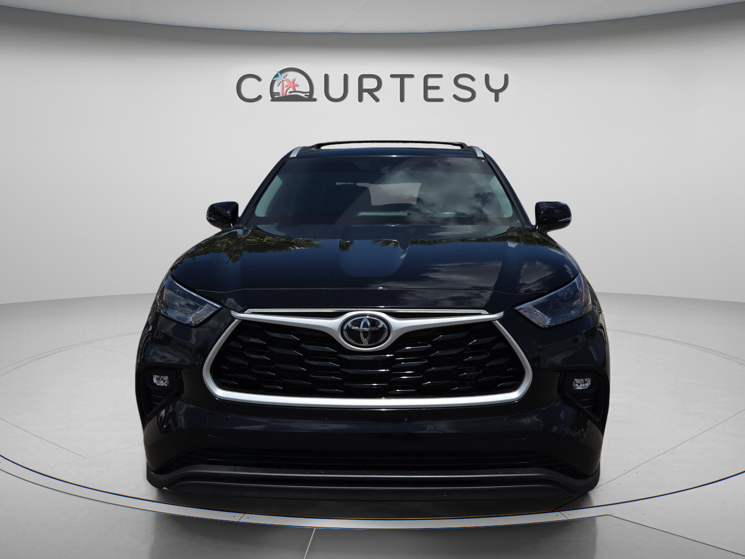 Used 2023 Toyota Highlander XLE image 8