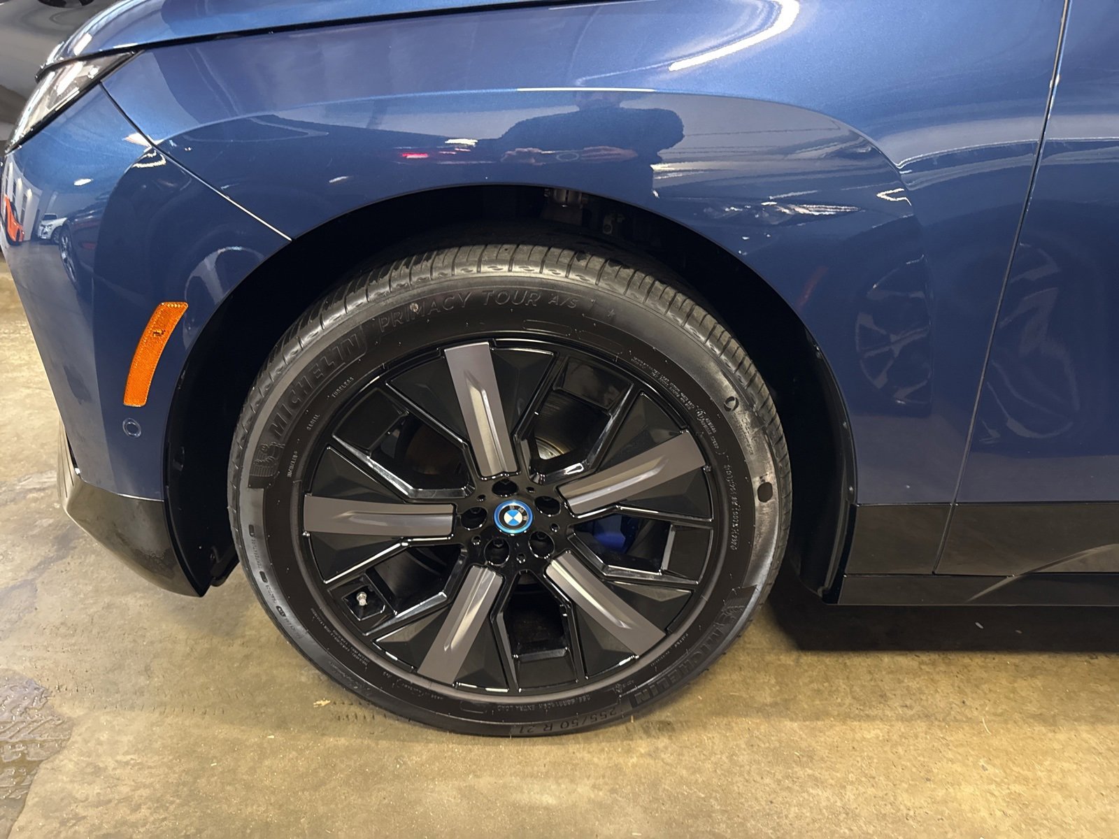 Used 2025 BMW iX xDrive50 w/ Premium Package image 5