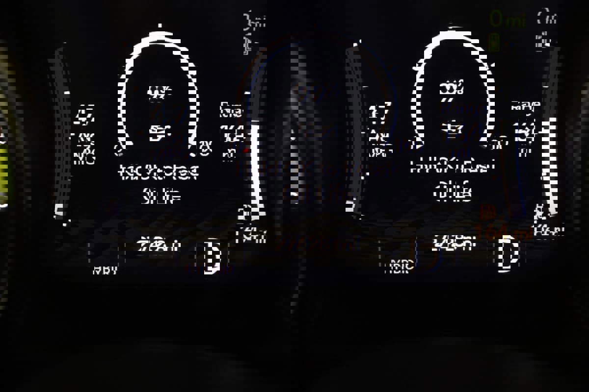 Used 2022 Jeep Wrangler Unlimited Sahara w/ Cold Weather Group image 40