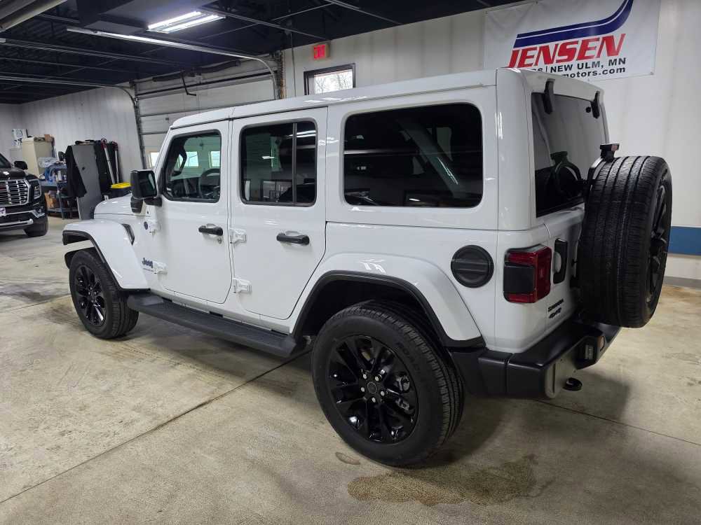 Used 2025 Jeep Wrangler Unlimited Sahara AWD/4WD image 5