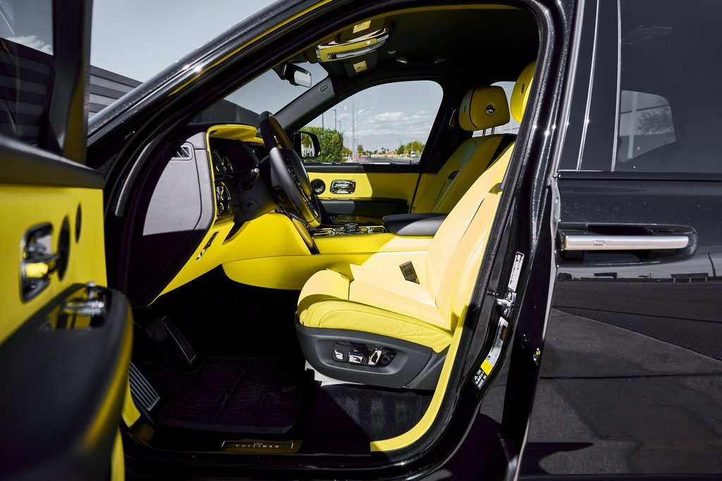 Used 2022 Rolls-Royce Cullinan Black Badge w/ Dark Exterior Package image 35