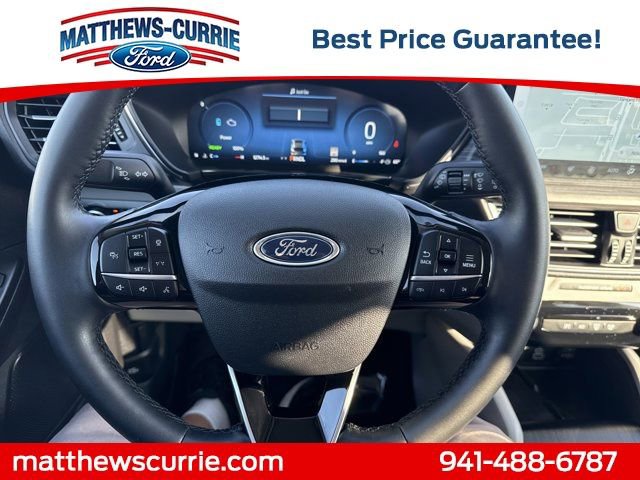 Certified 2025 Ford Escape Platinum w/ Premium Technology Package image 17