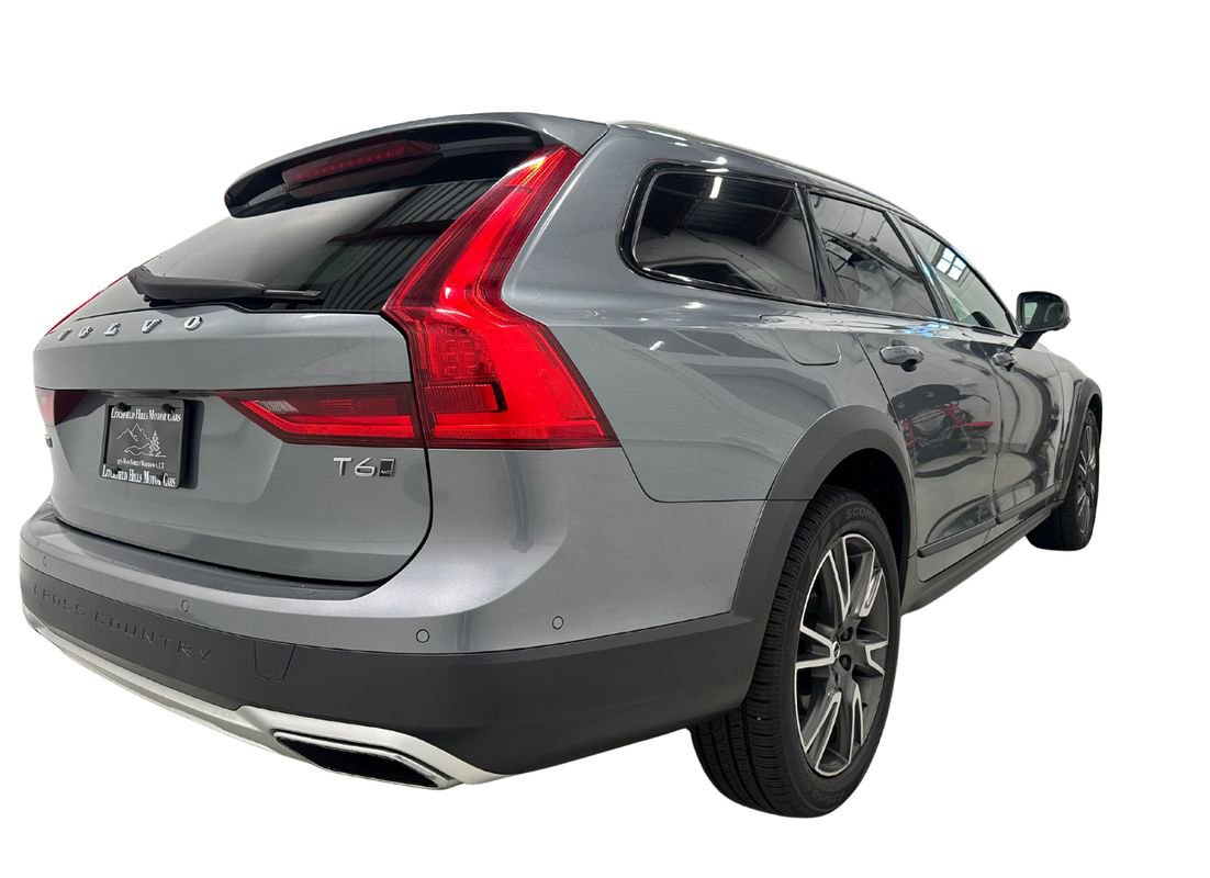 Used 2017 Volvo V90 T6 Cross Country image 3