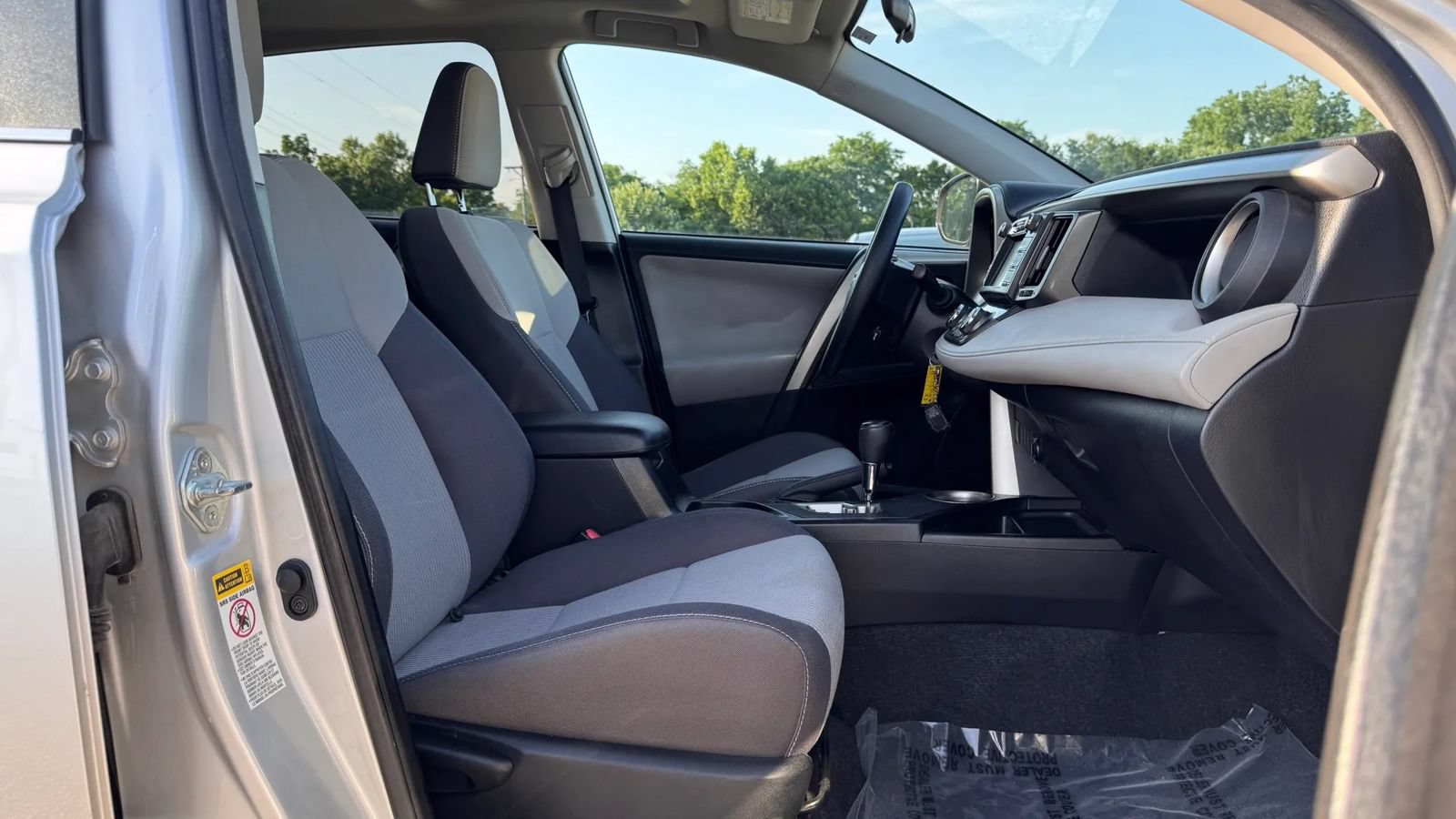 Used 2015 Toyota RAV4 XLE FWD image 20