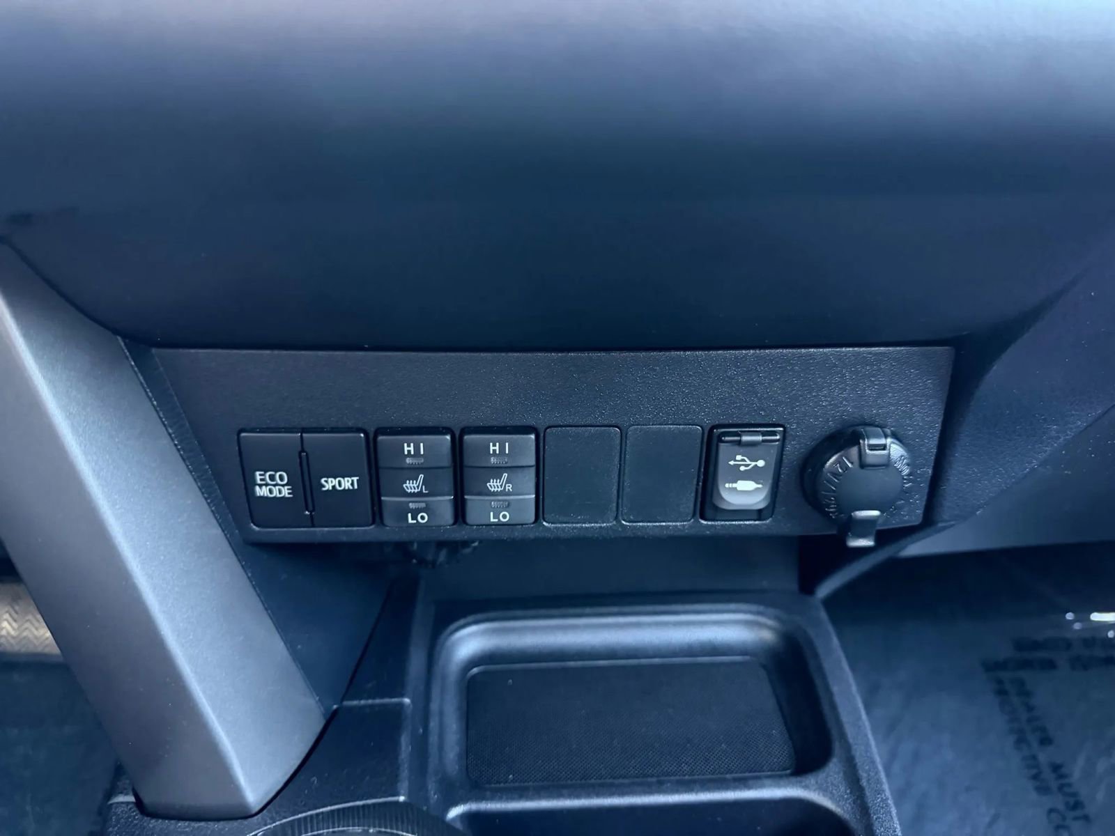 Used 2016 Toyota RAV4 SE image 20