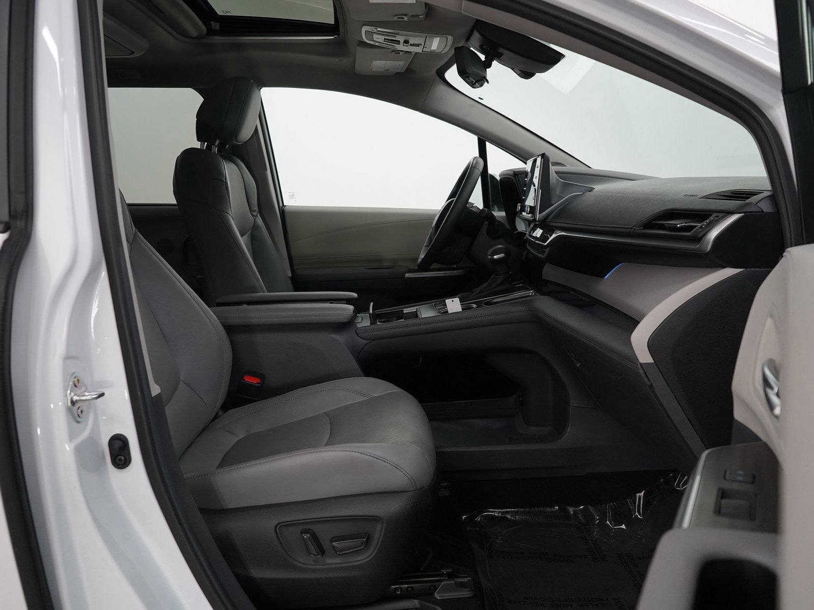 New 2024 Toyota Sienna Limited image 10