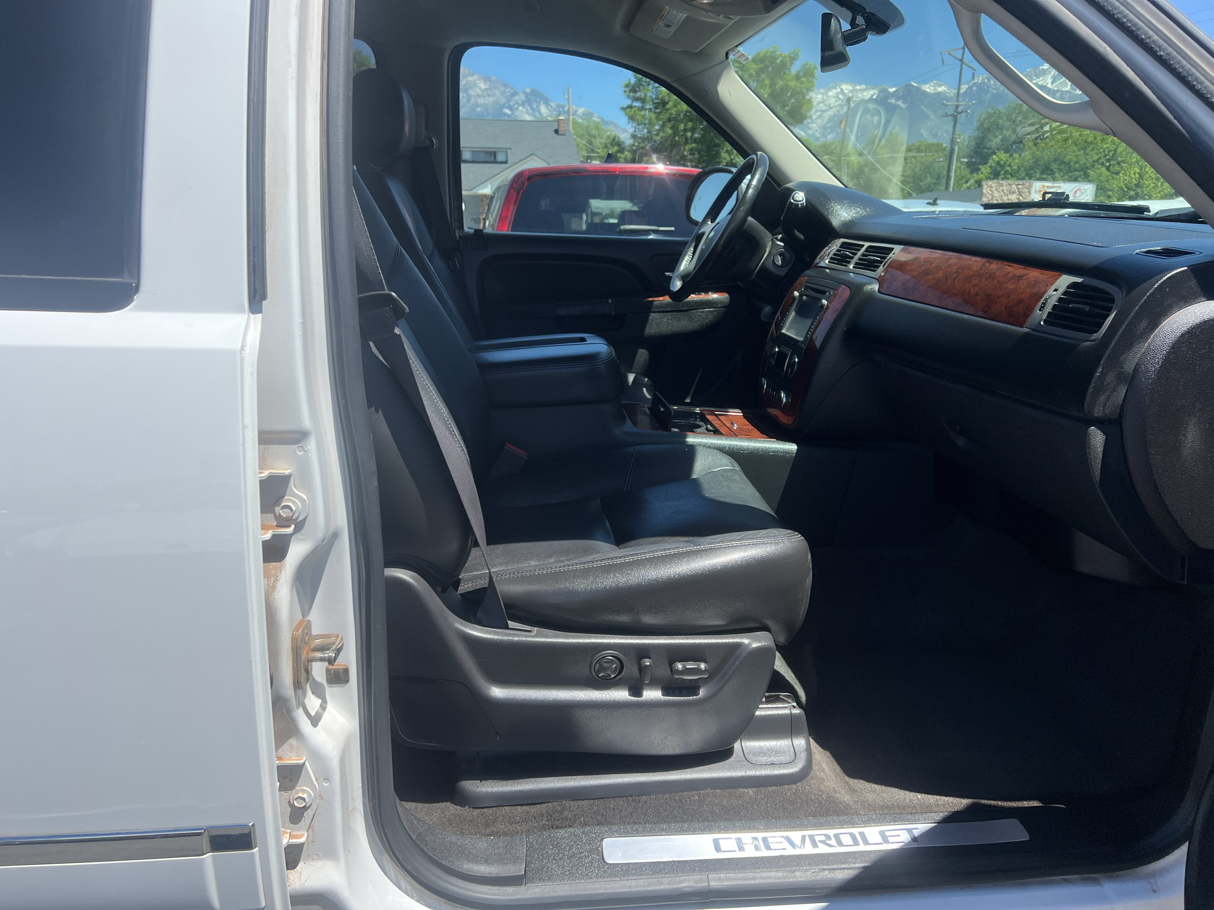 Used 2013 Chevrolet Tahoe LTZ AWD/4WD image 10