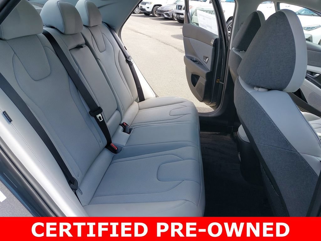Certified 2025 Hyundai Elantra Limited FWD image 11
